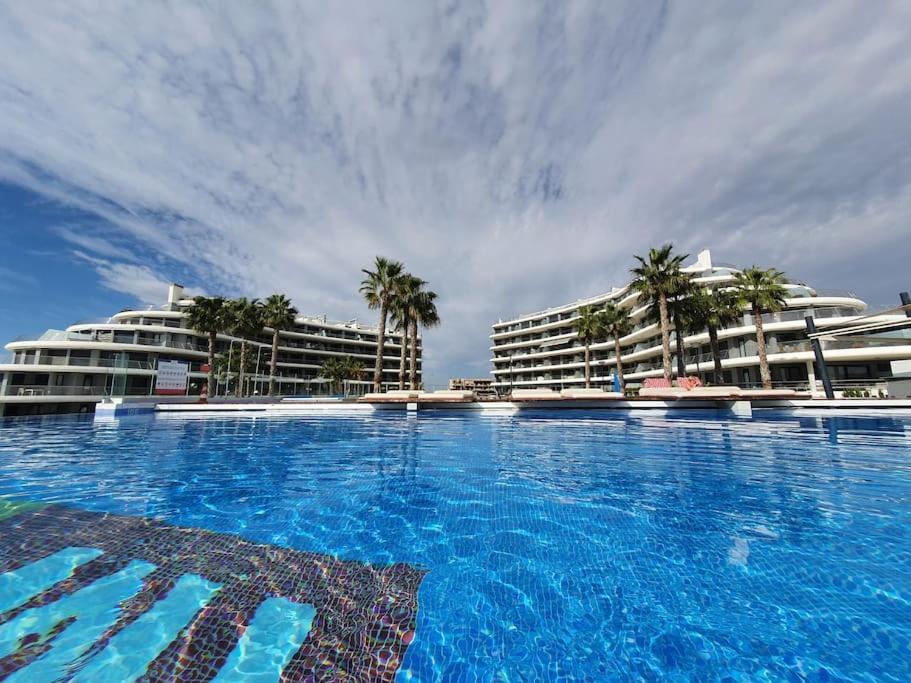 With Magnificent Seeview And Luxury Apartamento